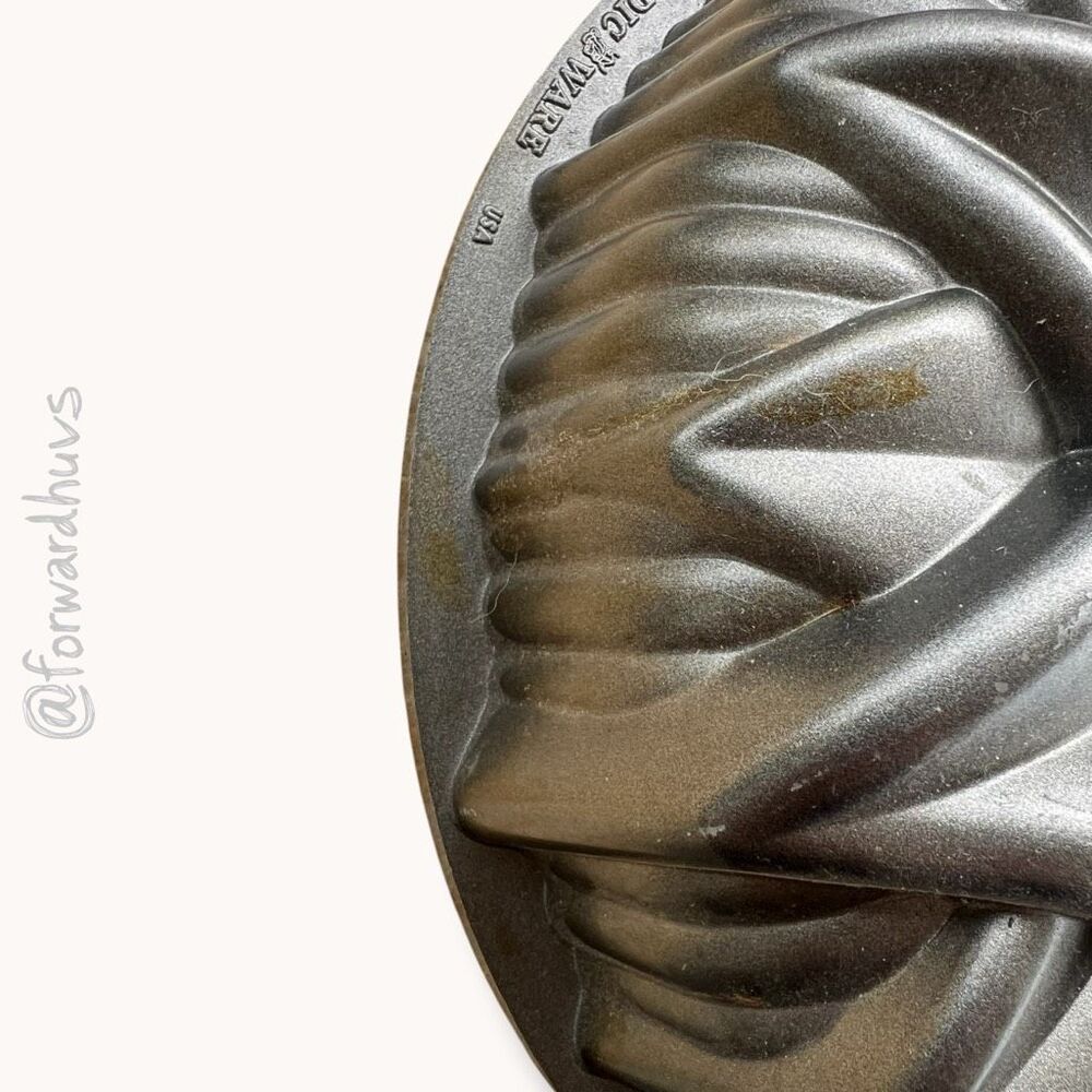 Nordic Ware Sunflower Bundt Cake Pan 10 Cup Cast Aluminum USA - Picture 4 of 8